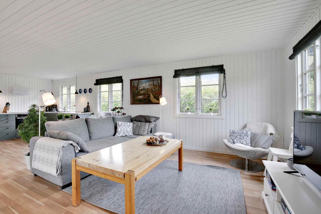 Nyistandsat Sommerhus Med Kaerlighed Og Sjael Kyndelose Bagian luar foto