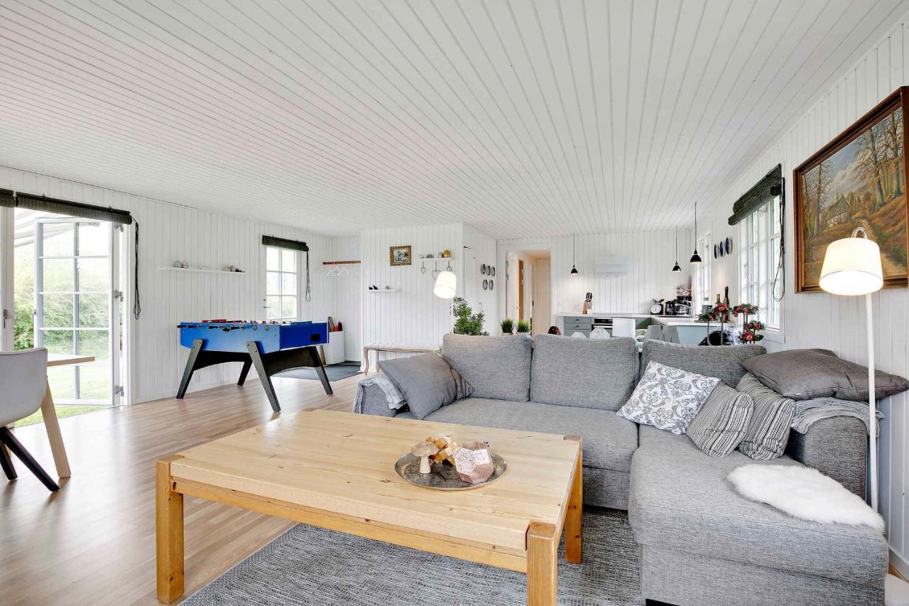 Nyistandsat Sommerhus Med Kaerlighed Og Sjael Kyndelose Bagian luar foto