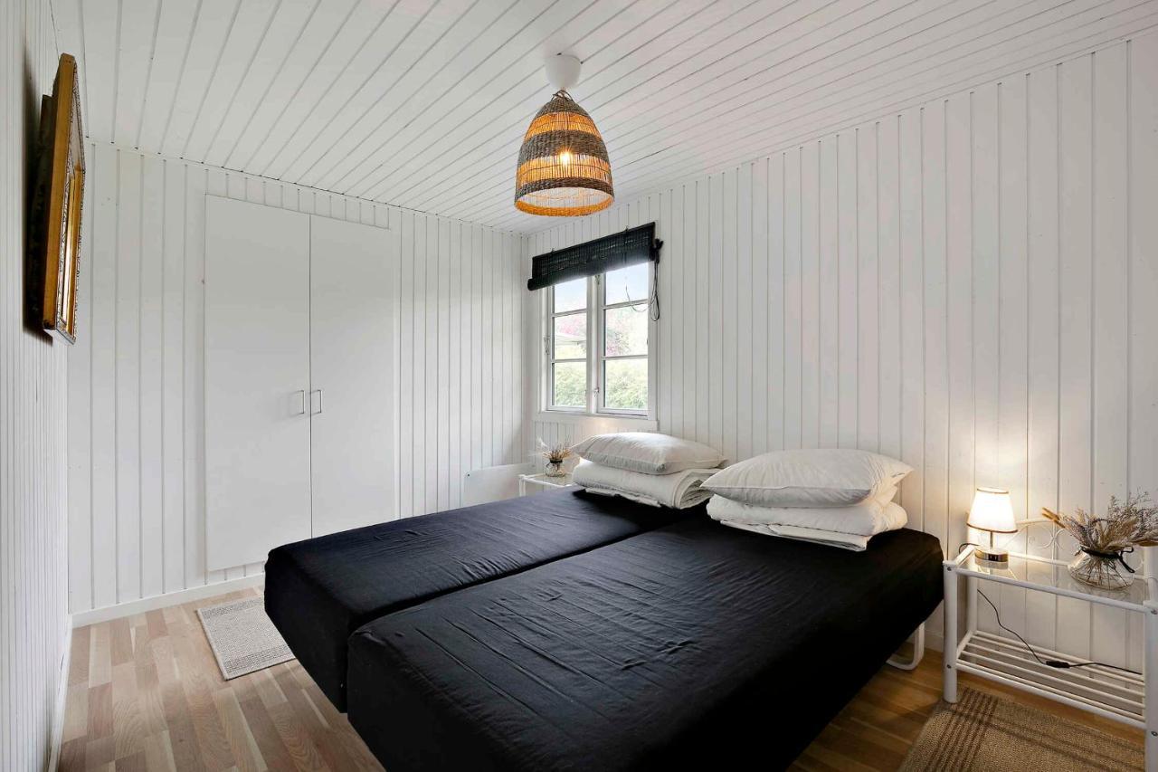 Nyistandsat Sommerhus Med Kaerlighed Og Sjael Kyndelose Bagian luar foto