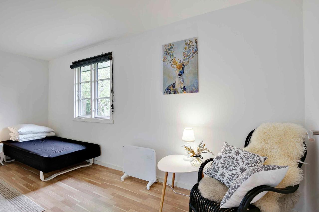 Nyistandsat Sommerhus Med Kaerlighed Og Sjael Kyndelose Bagian luar foto
