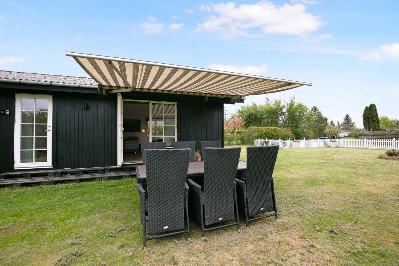 Nyistandsat Sommerhus Med Kaerlighed Og Sjael Kyndelose Bagian luar foto